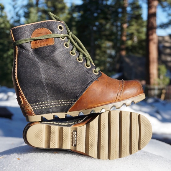 Sorel Shoes - Sorel Wedge All Weather Boots Size 7